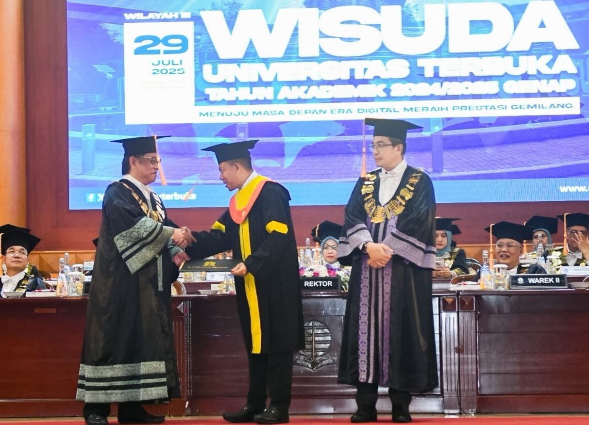Lulus PhD di Eropa, Choirul Anam Menjadi Wisudawan Inspiratif Selesaikan Sarjana Hukum di UT